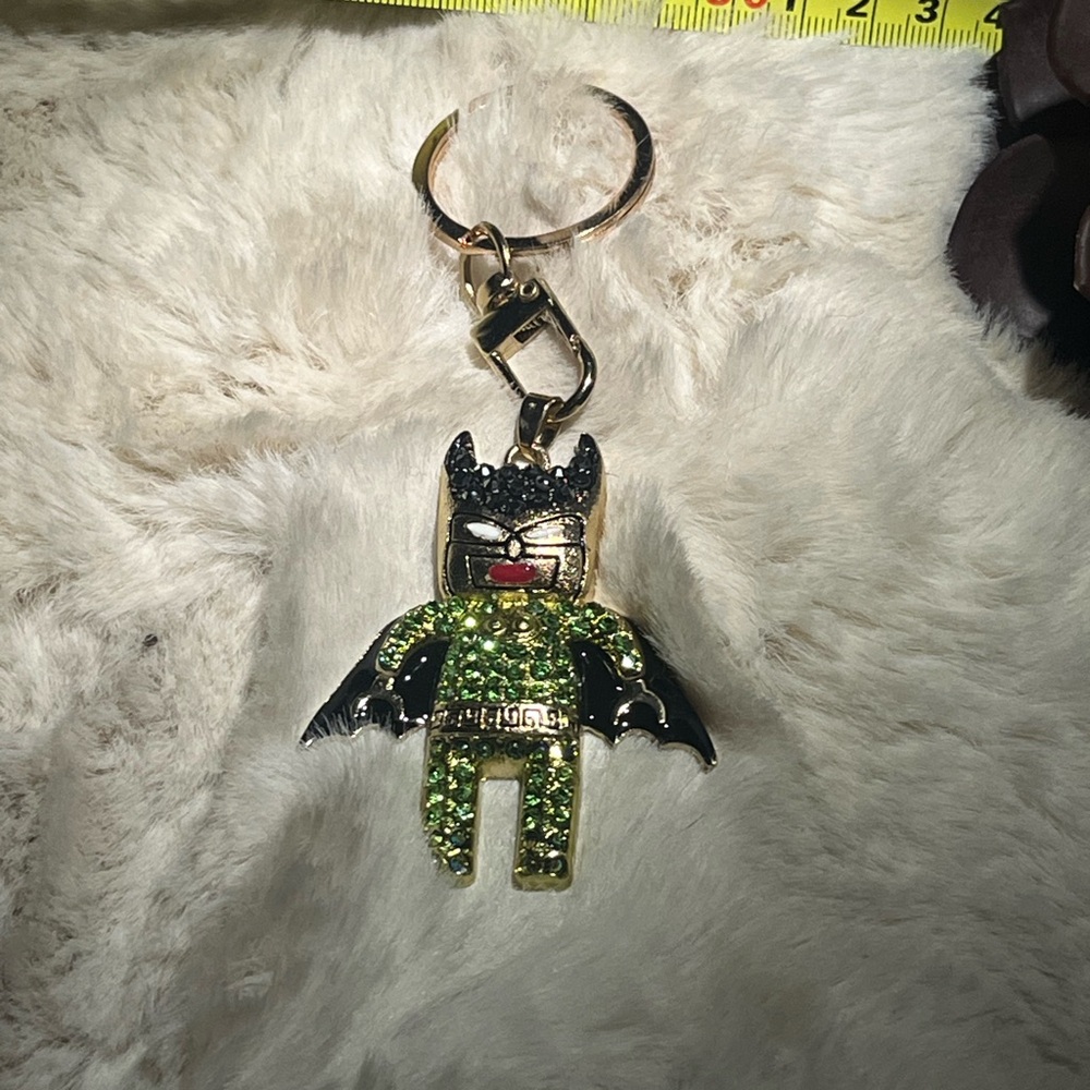 Bat-Themed Rhinestone Keychain - Picture 5 of 6